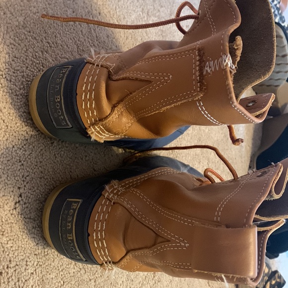 L.L. Bean Boots size 8.5. Great condition, perfect shoes for the fall and winter - Picture 2 of 3